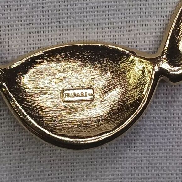 Vintage TRIFARI Bib Necklace Cream/Beige Enamel. EXCELLENT CONDITION - Picture 7 of 7